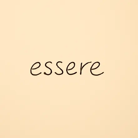 노트에 손글씨로 쓰여진 이탈리아어 동사 essere